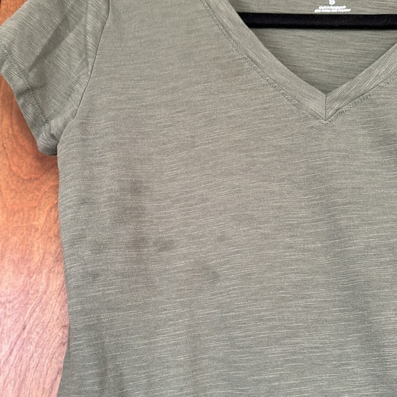 4 basic v-neck tees - Picture 3 of 10